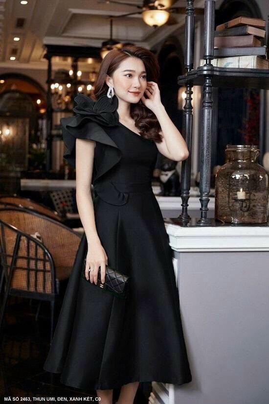 Đầm Xòe Đính Hoa Cầu Vai- D644