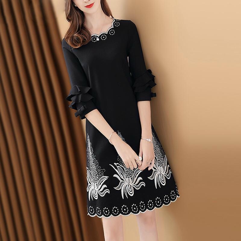 Đầm Suông Thêu Họa Tiết Tay Cách Điệu - HN1056