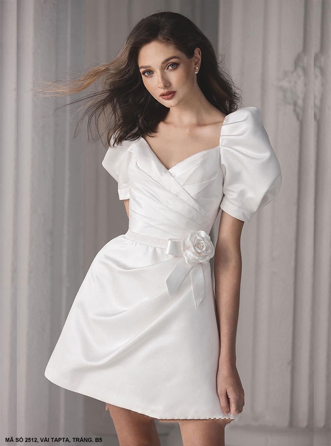 ĐẦM TAY NGẮN ĐÍNH HOA HỒNG MỘT BÊN EO XINH XẮN- 2512