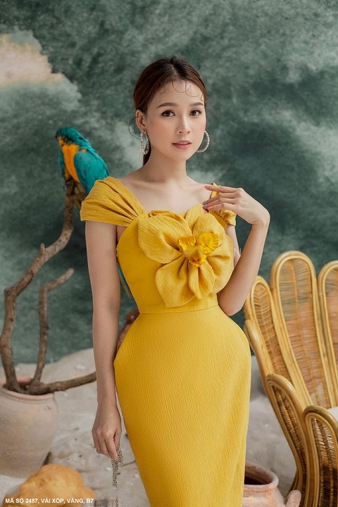 ĐẦM ÔM 2 DÂY LỚN DÚN DÍNH HOA TRƯỚC NGỰC SANG TRỌNG -2487
