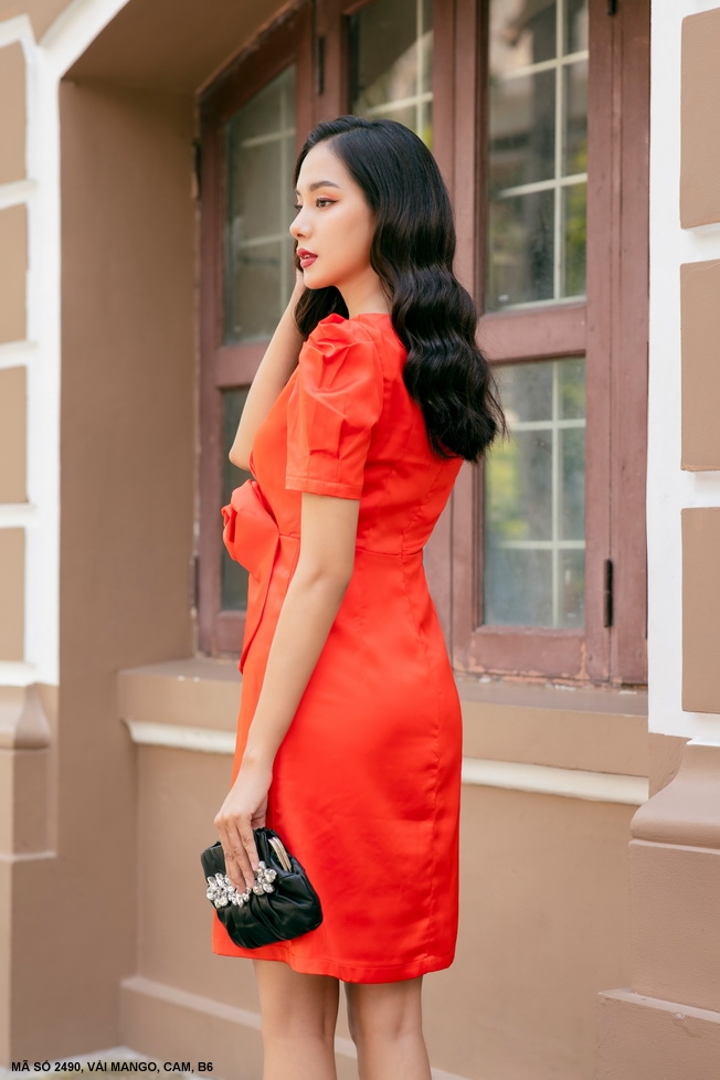 ĐẦM CỔ THUYỀN TAY NGẮN DÚN ĐÍNH HOA TRƯỚC NGỰC  XINH ĐẸP-2490
