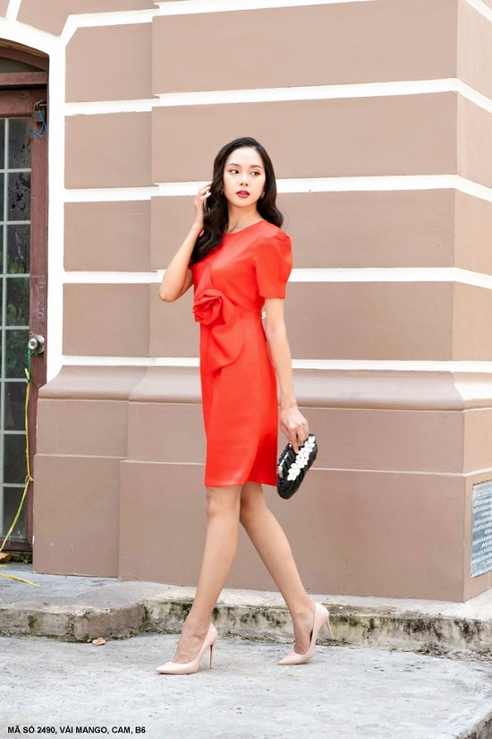 ĐẦM CỔ THUYỀN TAY NGẮN DÚN ĐÍNH HOA TRƯỚC NGỰC  XINH ĐẸP-2490