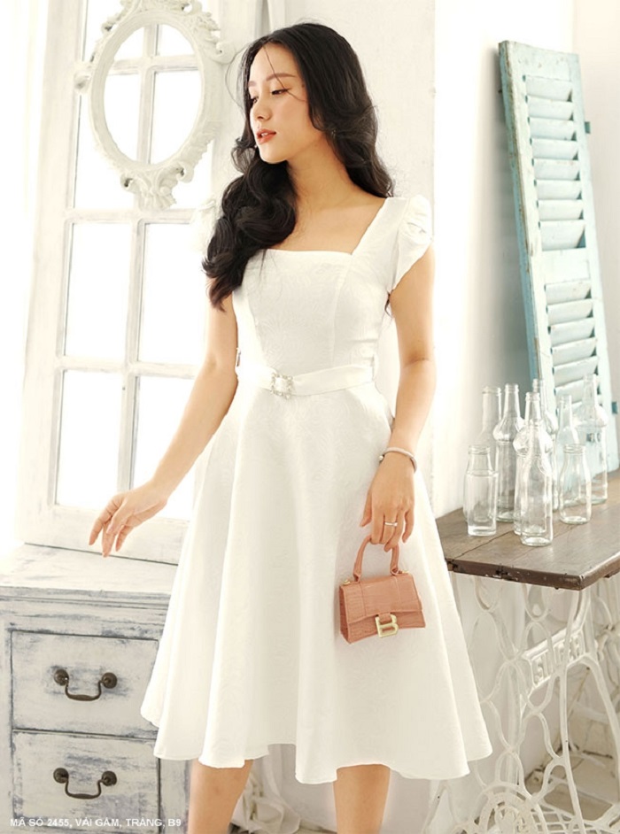 ĐẦM XÒE CỔ VUÔNG TAY NGẮN THẮT NƠ LƯNG XINH XẮN SANG TRỌNG-2455