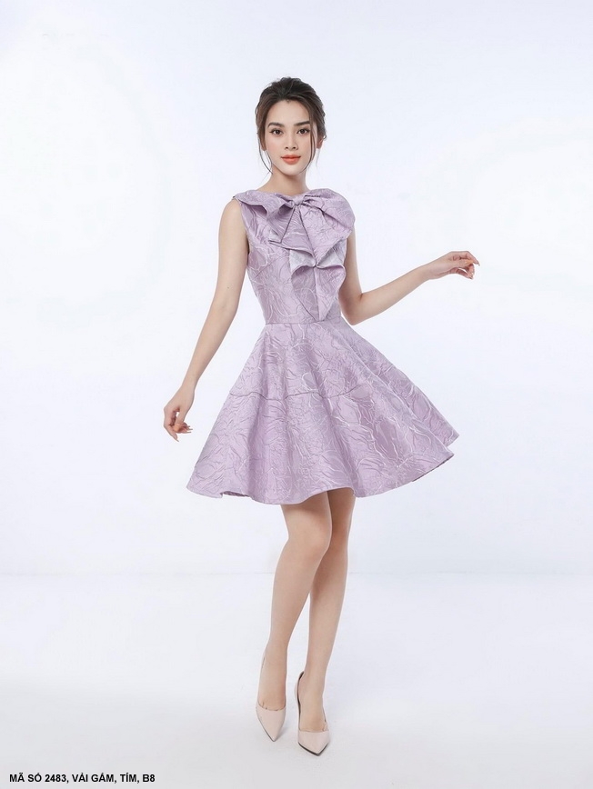 ĐẦM XÒE SÁT NÁCH DÚN NƠ LỚN TRƯỚC NGỰC XINH XẮN SANG TRỌNG-2483