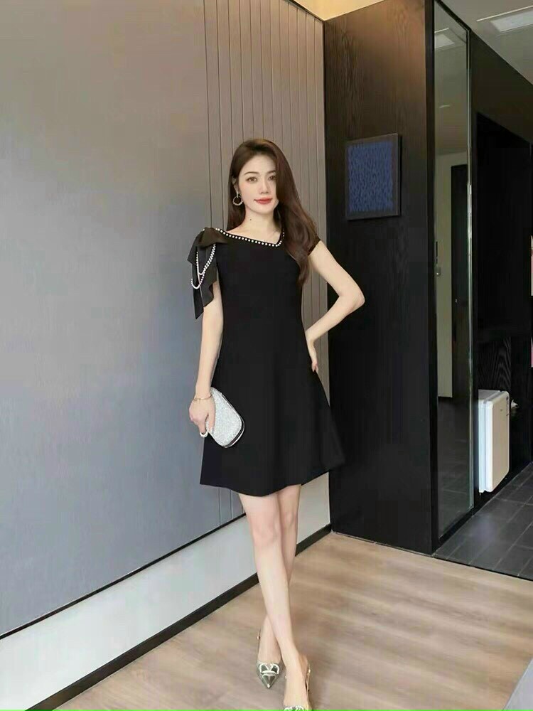 ĐẦM SUÔNG LỆCH VAI HỘT CHÂU SANG TRỌNG XINH XẮN-HN1159