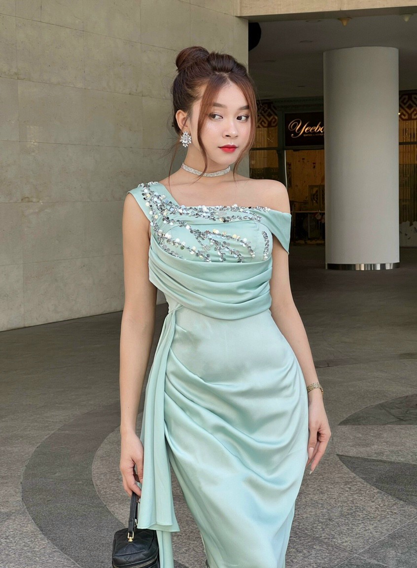 Đầm kim sa lệch vai cut out đính kim sa sang trọng xinh xắn - D1213