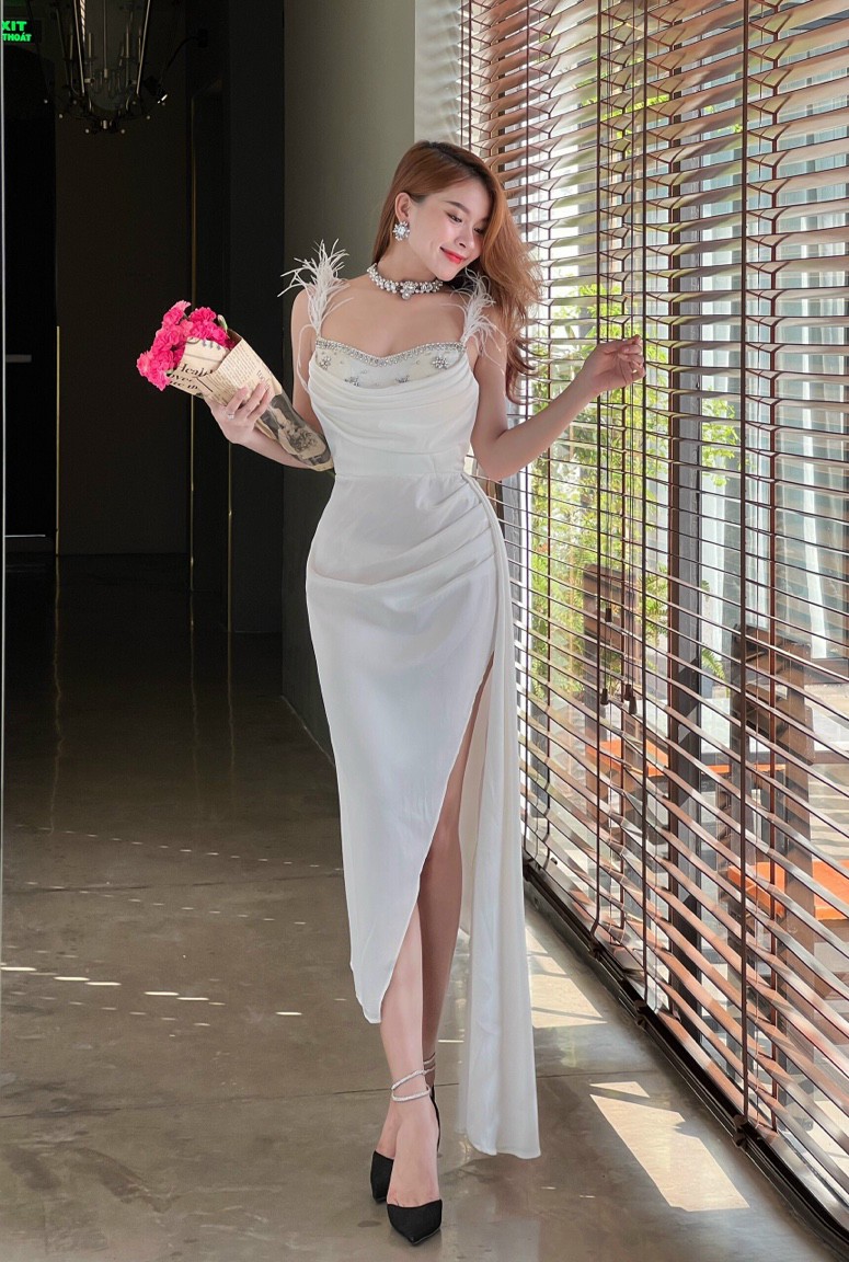 Đầm body đính lông vũ hai dây sang chản xin xắn - D1234