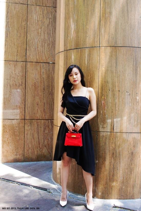 ĐẦM VAI DÂY CHUYỀN EO ĐÍNH DÂY CHUYỀN VÀNG SANG TRỌNG- 2513