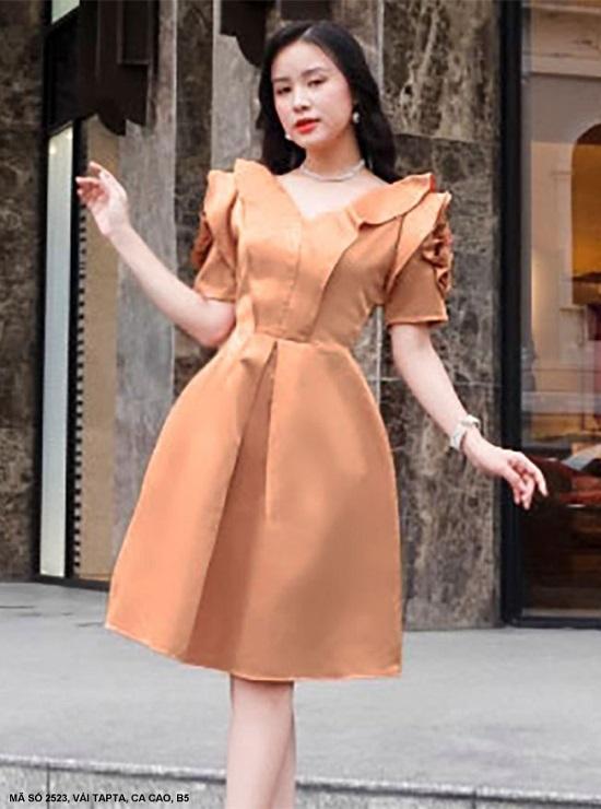 ĐẦM XÒE TAY NGẮN PHỒNG ĐÍNH HOA TRÊN TAY TRẺ TRUNG-2523