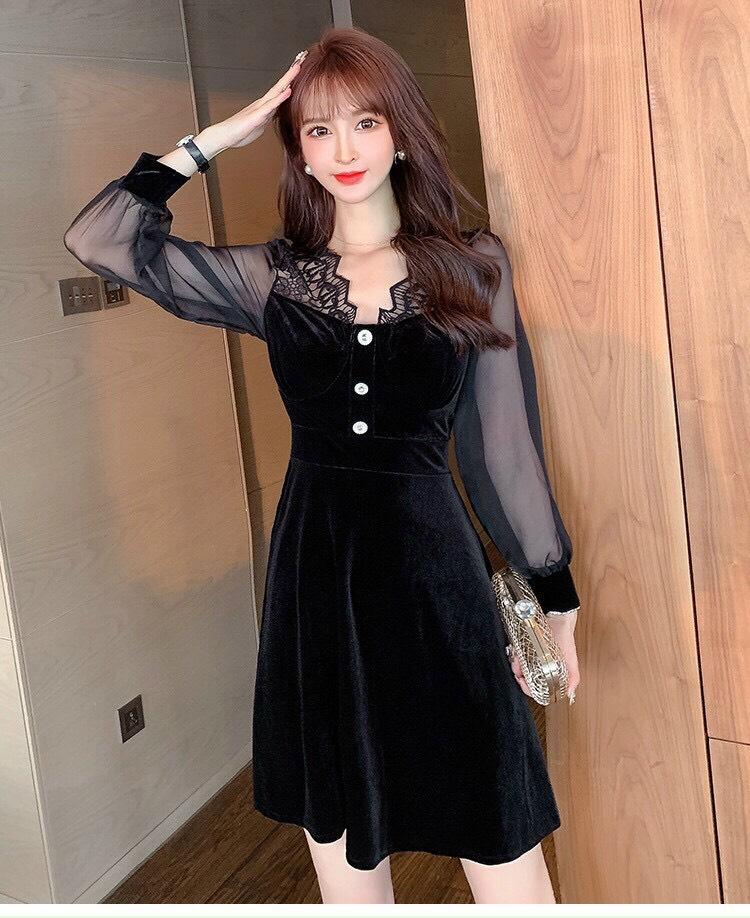 Đầm Nhung Cổ Ren 3 Nút - HN1024